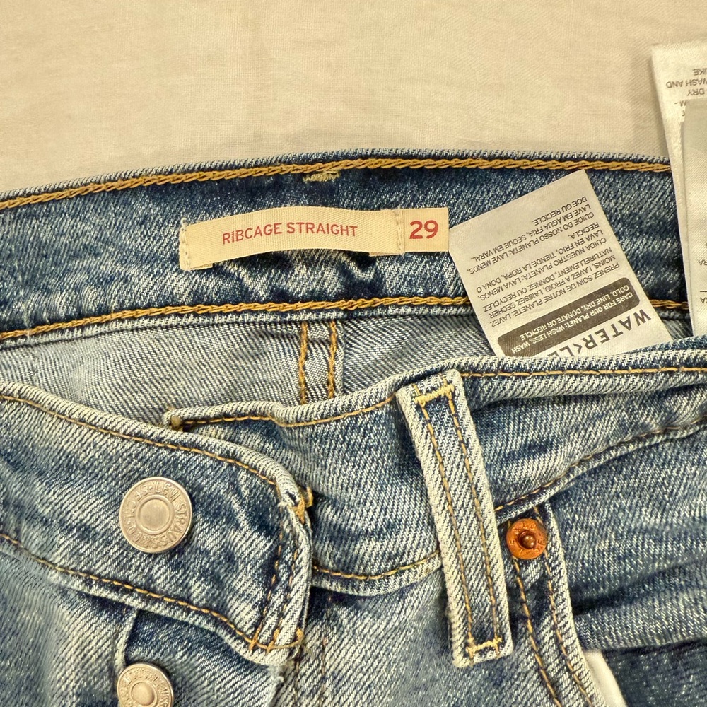 Levi’s Ribcage Straight Jeans - Picture 2 of 3